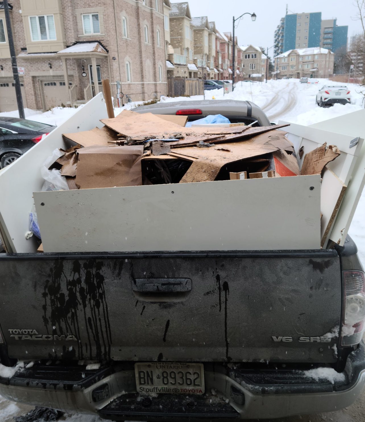 Debris hauling truck
